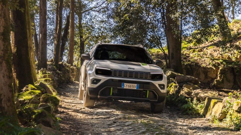 Der Jeep Avenger 4xe Ist Da: Entdecken Sie Den Neuen Maßstab für Hybride SUV-Abenteuer!