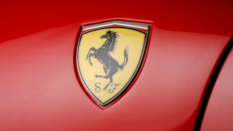 Warum kauft die neue Generation Ferrari? Entdecken Sie das Geheimnis hinter dem Anstieg junger Kunden!
