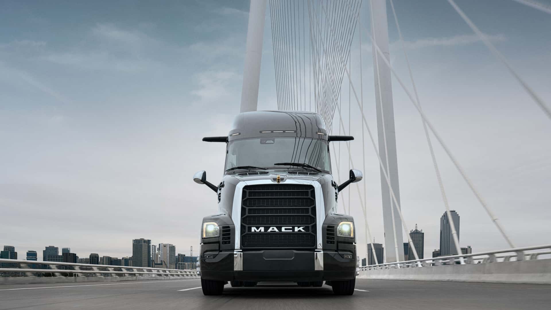 Erster komplett in den USA gefertigter Elektro-Lkw: Mack Pioneer sprengt alle Erwartungen – Details hier!