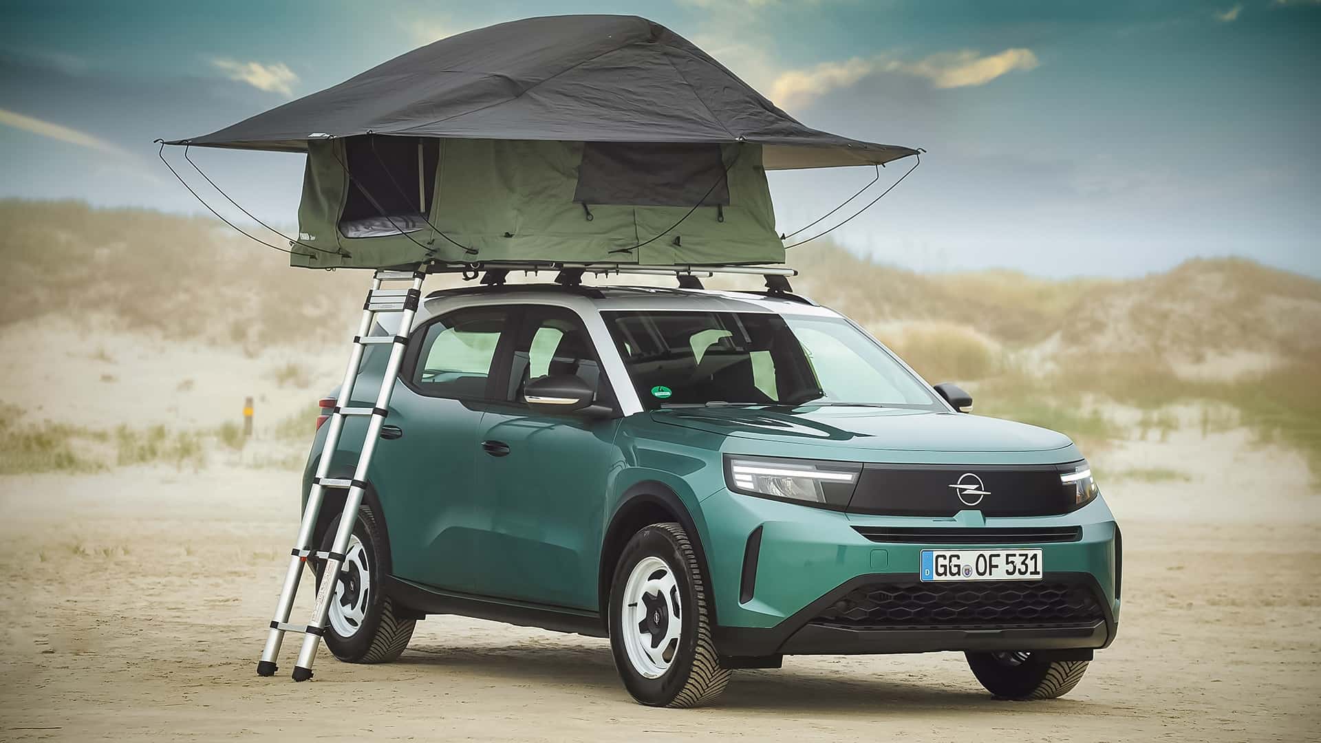 Dieses Dachzelt macht aus Ihrem Opel Frontera im Handumdrehen einen Micro-Camper – das müssen Sie sehen!