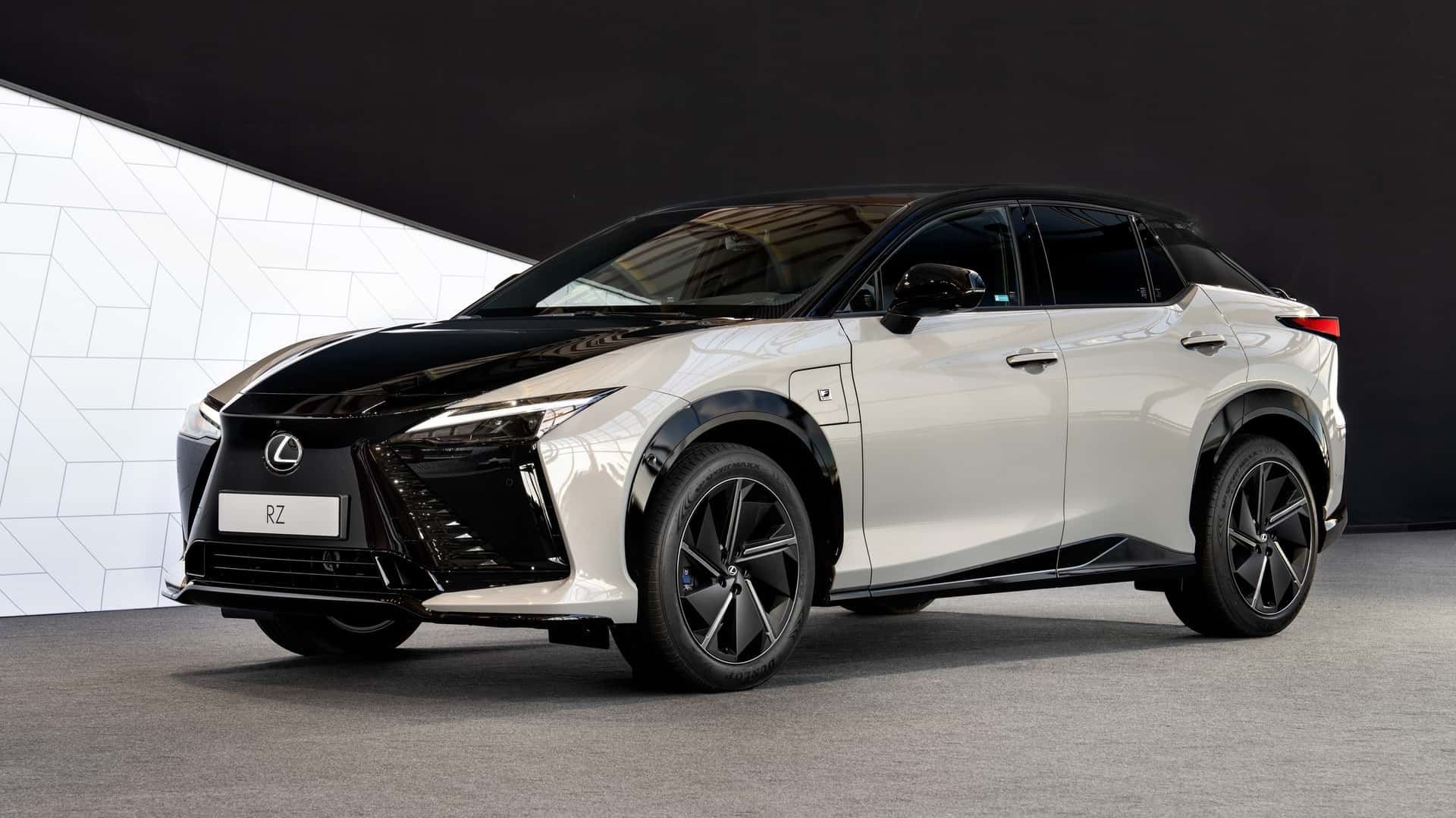 Neuer Lexus RZ lenkt wie ein Flugzeug und saust unglaubliche 568 km weit!