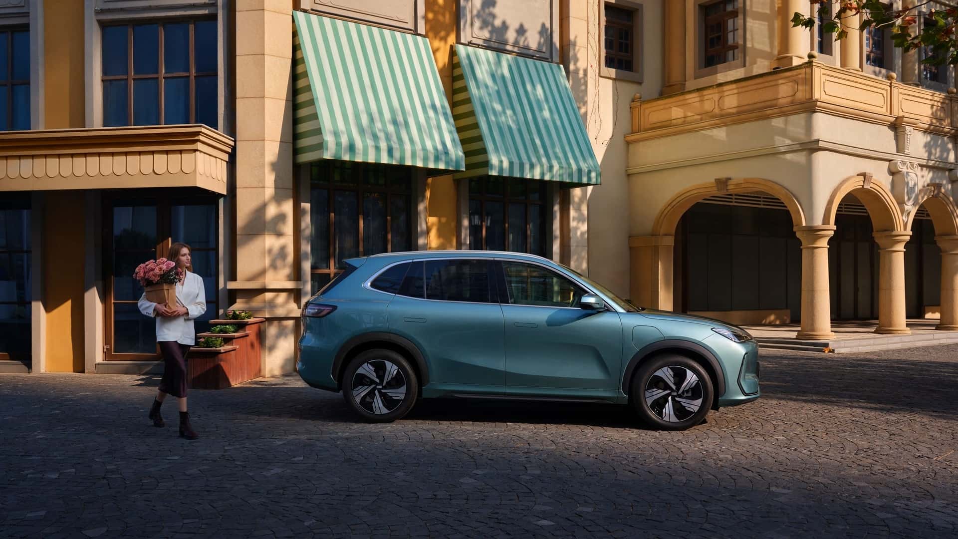Italien im Elektroschock: Geelys EX5 SUV mit 425 km Reichweite & 6 Jahren Garantie stürzt den Markt!
