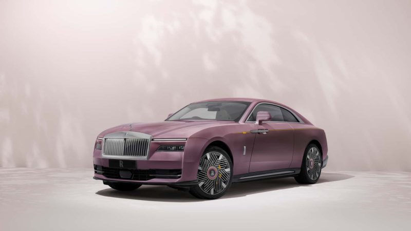 Unglaublich: Rolls-Royce Spectre blüht in handgemalten Frühlingsdetails auf!