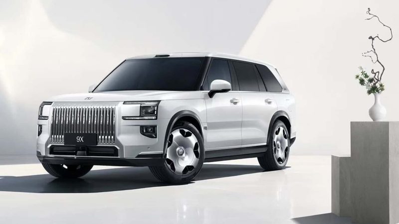 Rekord-SUV aus China: Zeekr 9X lädt in 9 Minuten – fährt 300 km rein elektrisch!