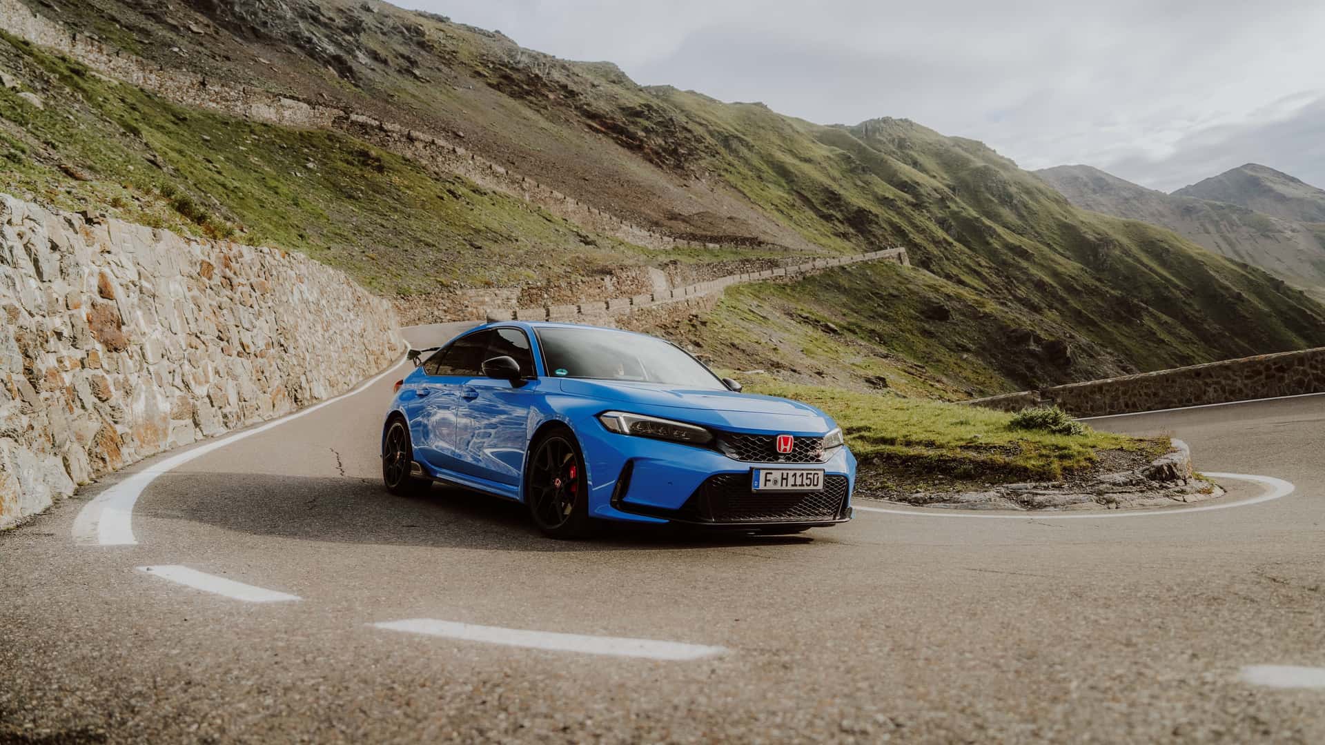 Pirelli Cyber Tyre enthüllt: So katapultiert diese Reifen Aston Martins in neue Geschwindigkeits-Regionen!