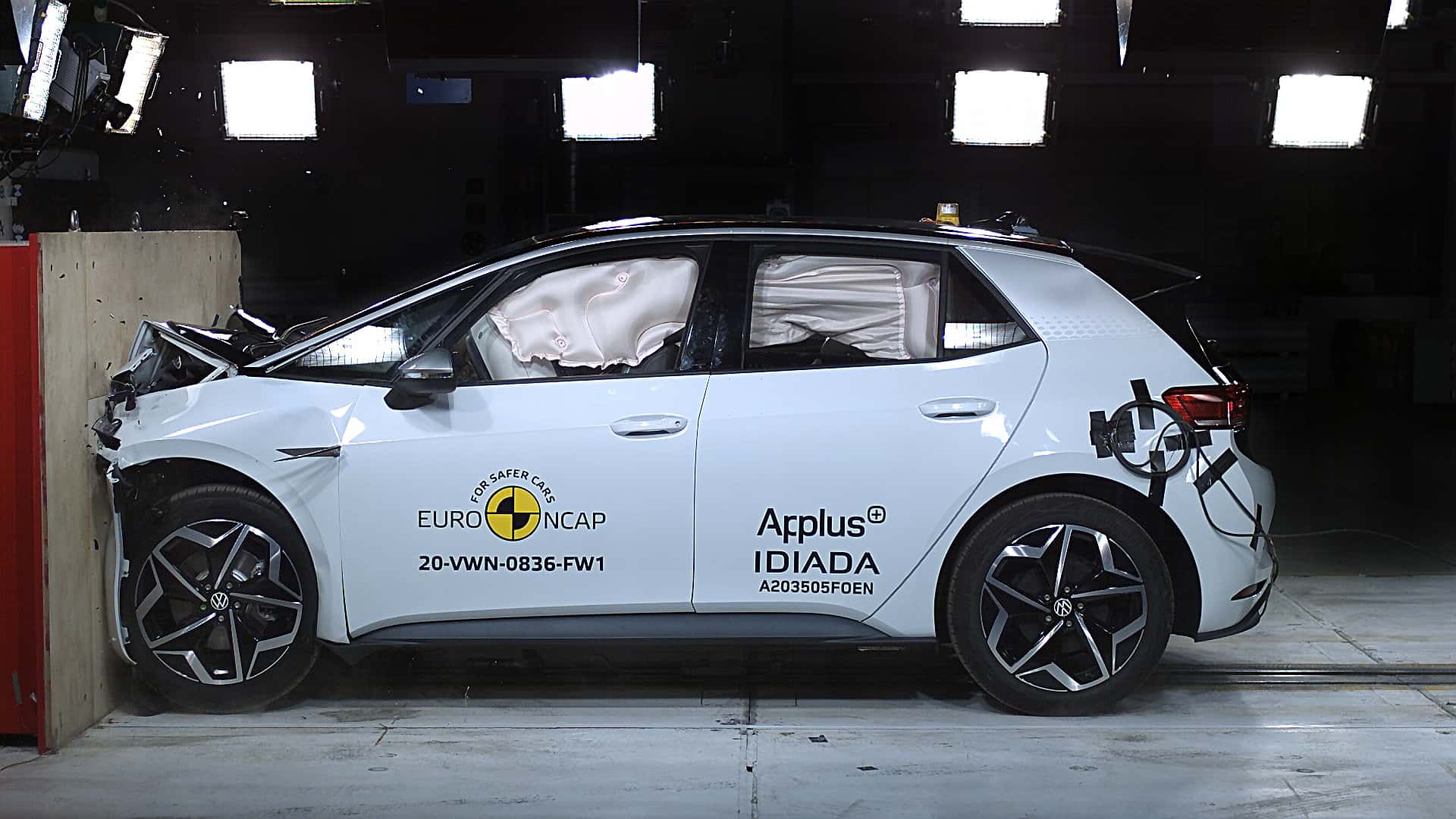 Sie werden nicht glauben, welche SUV & Coupés Mercedes und Tesla beim Euro NCAP Crash-Test alt aussehen lassen!