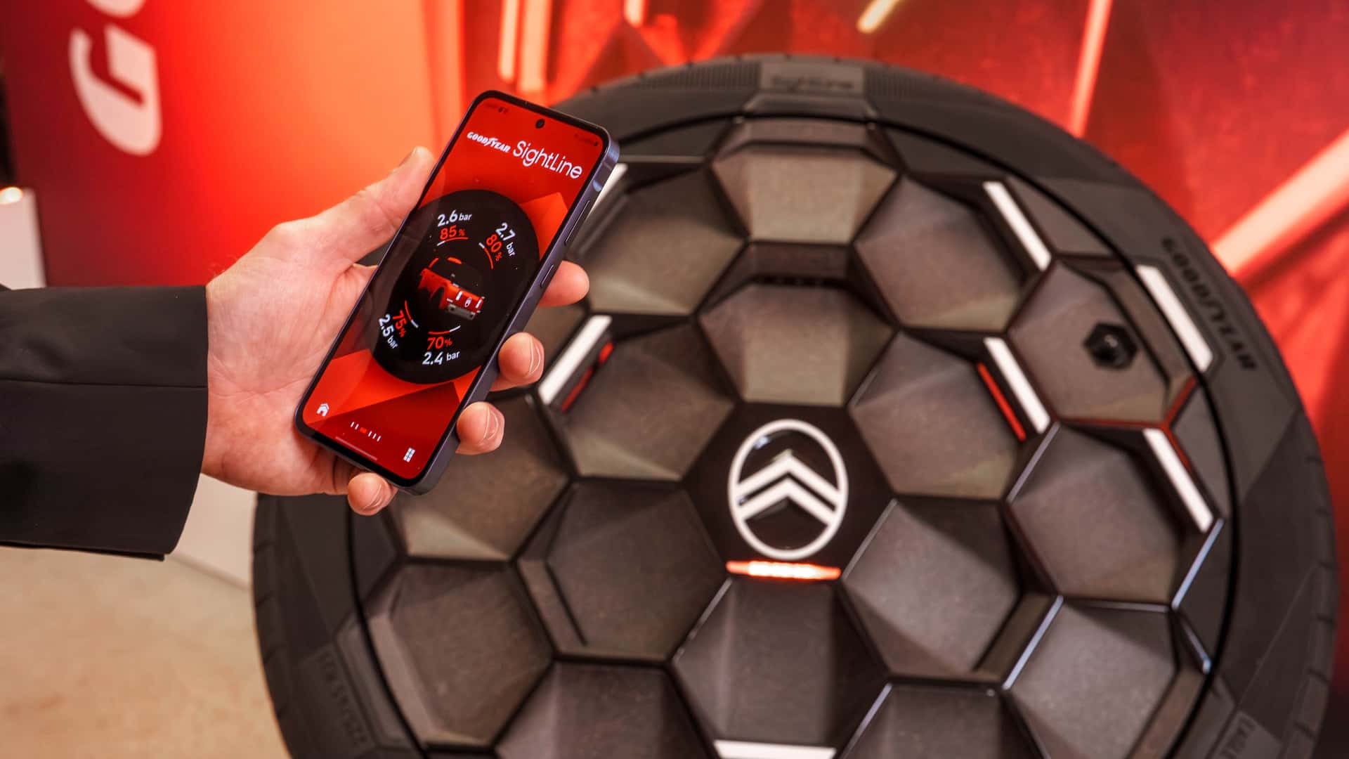 Dieser Reifen sieht voraus, was Ihrer Fahrt passieren wird – Wie Goodyear mit smarten Reifen Unfälle und Reichweitenverluste verhindert