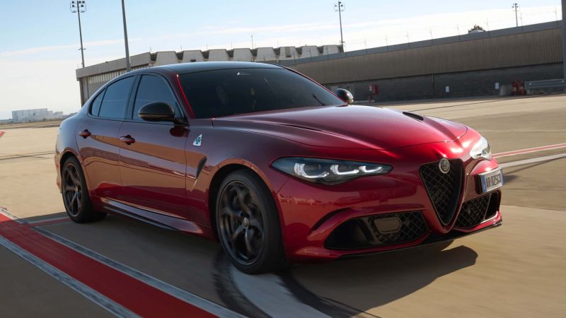 Alfa Romeo enthüllt nur 63 Exemplare: Giulia & Stelvio Quadrifoglio Collezione mit 520 PS – Wer bekommt das rare Stück?