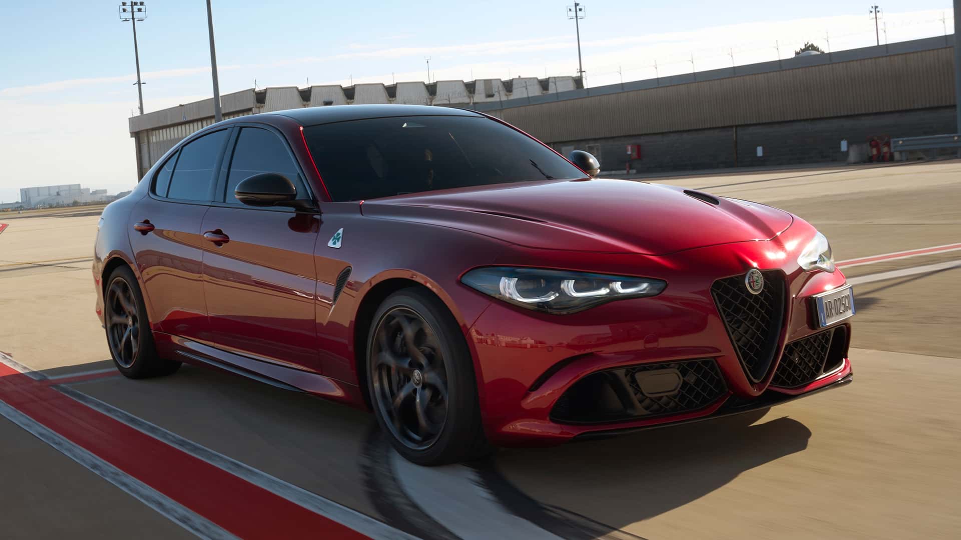Alfa Romeo enthüllt nur 63 Exemplare: Giulia & Stelvio Quadrifoglio Collezione mit 520 PS – Wer bekommt das rare Stück?