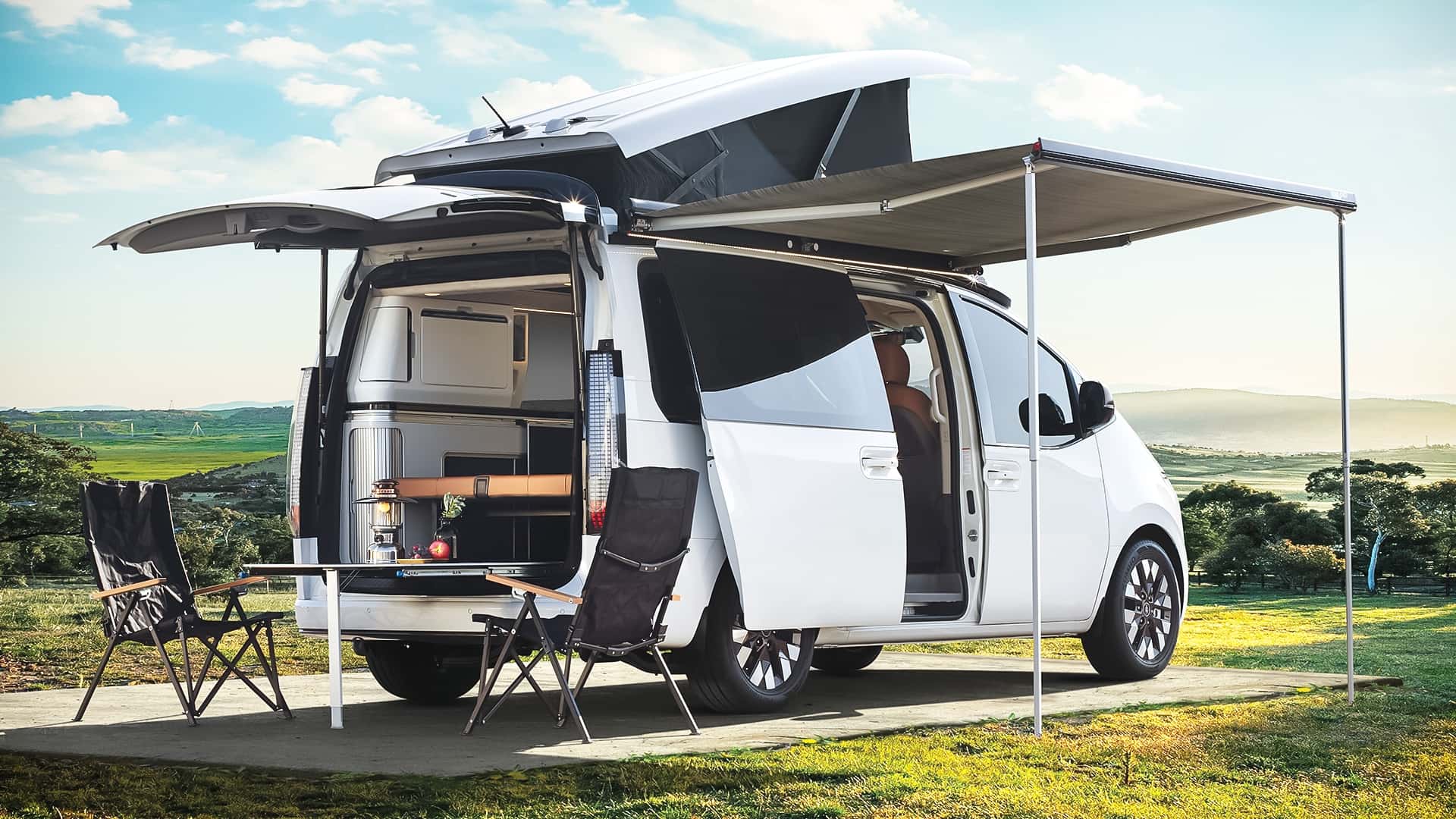 Hyundai Staria Camper Concept enthüllt: Solar‑Dach, 800‑V‑Ladung und Lounge‑Innenraum – ist das der E‑Camper, auf den wir gewartet haben?