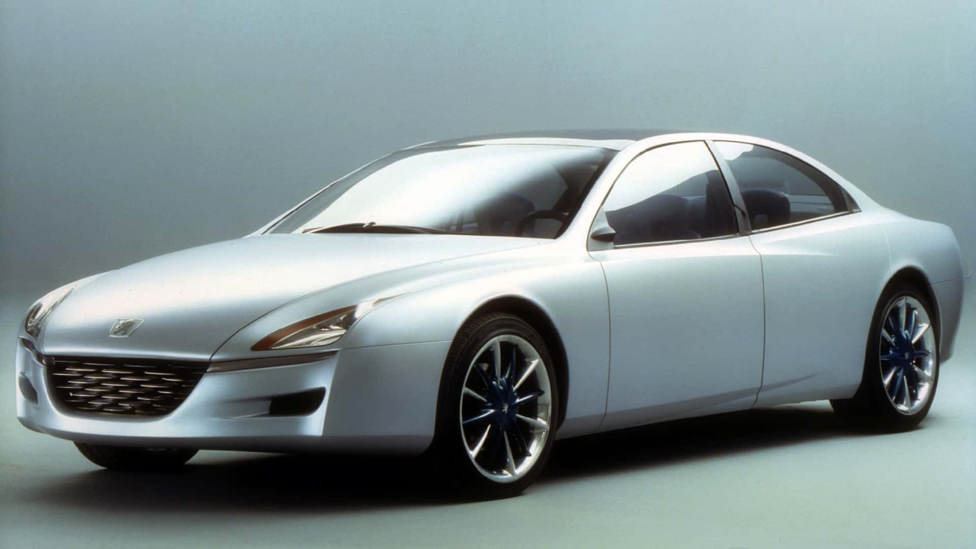 Peugeot Nautilus (1997) enthüllt: Das futuristische Limousinen‑Konzept mit V6 und Kameraspiegeln, das seiner Zeit weit voraus war
