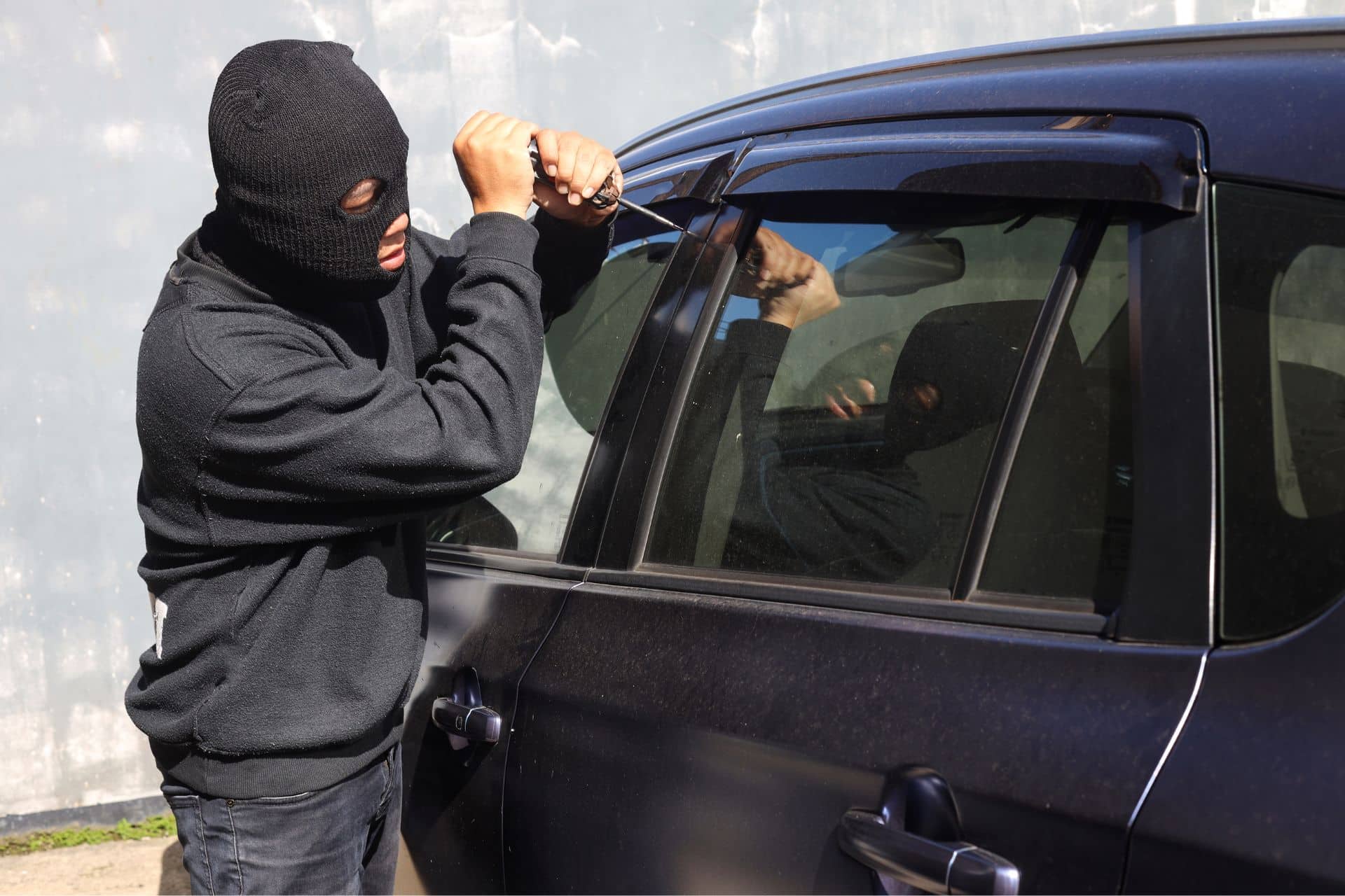 Diebstahl-Albtraum vermeiden: 10 einfache Fehler, die Ihr Auto für Diebe attraktiv machen (Nr. 4 macht jedes Jahr Tausende Opfer)