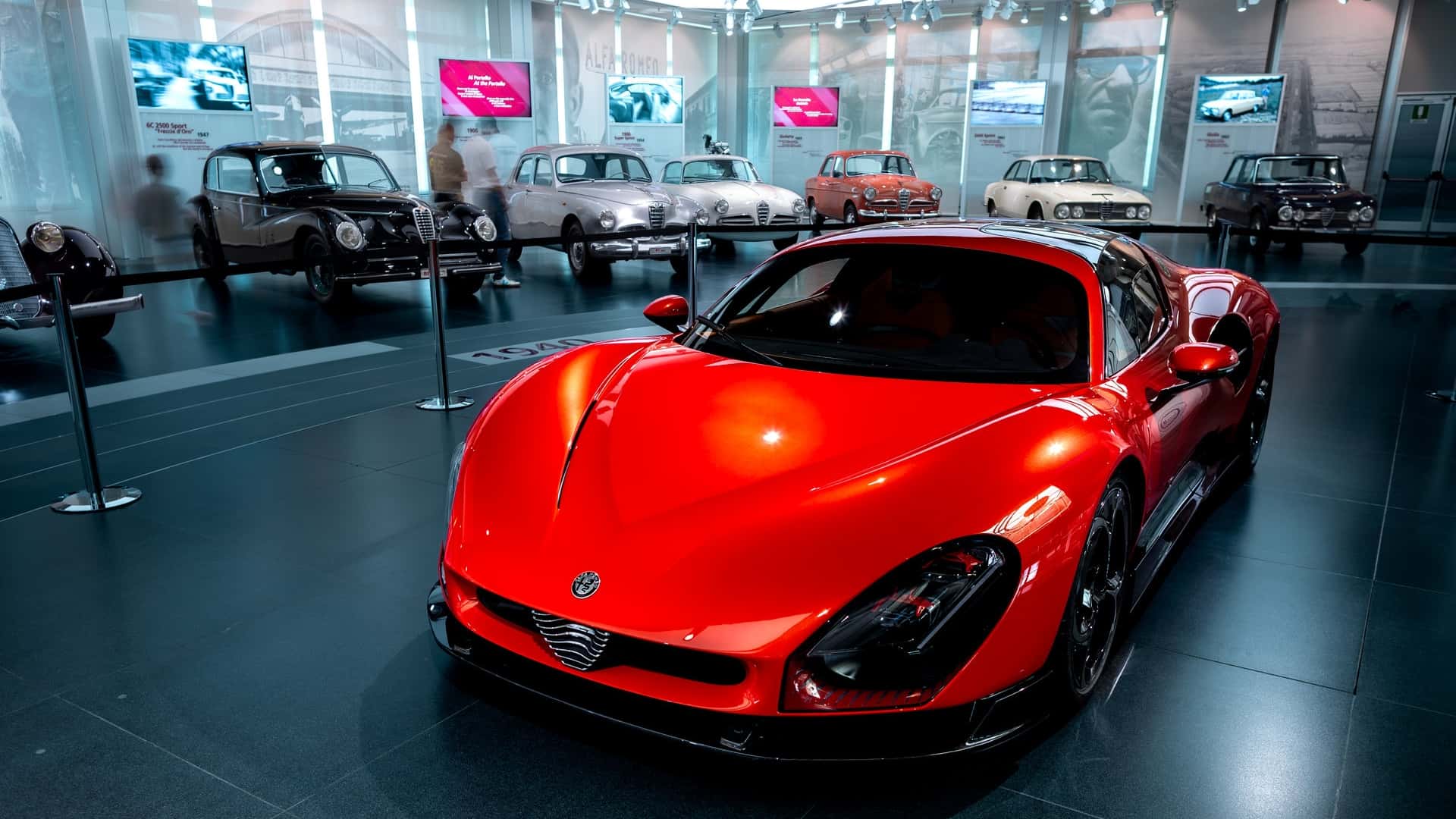 Erste Alfa Romeo 33 Stradale in den USA: So exklusiv ist die rote Supercar‑Lieferung, die Texaner in Staunen versetzt