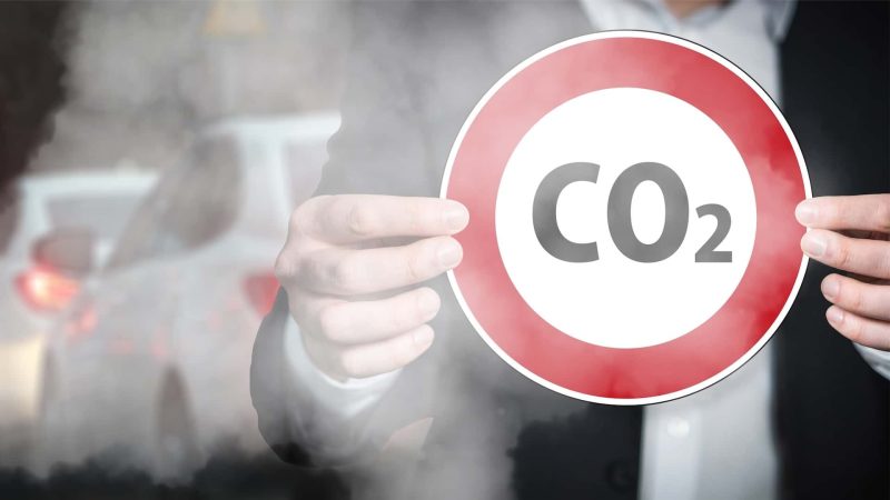 CO2‑Schock für die Autoindustrie: Milliarden‑Strafen drohen – Wer zahlt, wer profitiert (Tesla & China lachen sich schlau)