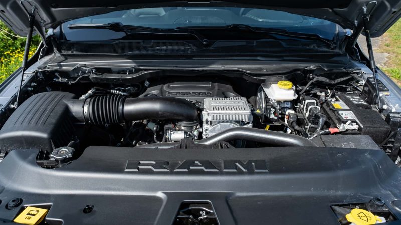 Stellantis‑Schock: Warum das V8‑Comeback in den USA die Verkäufe explodieren lässt (+10 %)