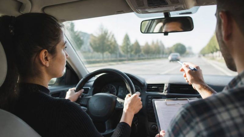 Im führerschein: wichtige regeln und tipps für fahranfänger
