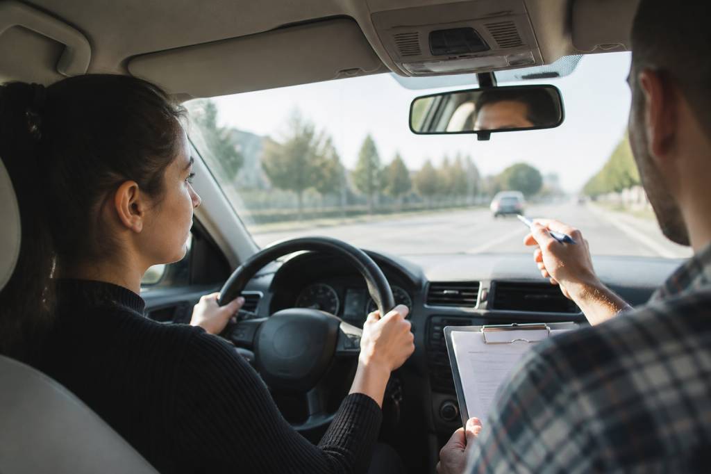 Im führerschein: wichtige regeln und tipps für fahranfänger