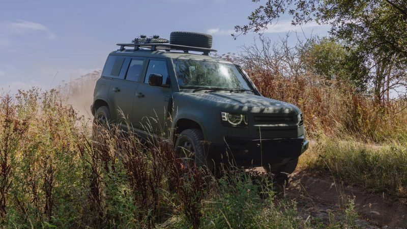 Neuer Land Rover für die Front: Defender Wolf Series II – britisches Militär-4×4 mit 24‑V‑Elektrik, 250‑PS‑Diesel und beeindruckender Modularität