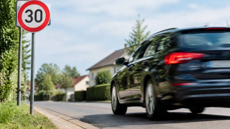 10 km/h zu schnell in der 30er Zone: Welche Strafe droht?