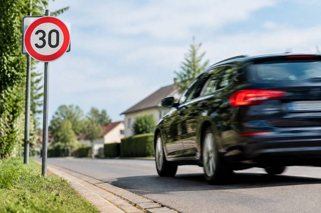 10 km/h zu schnell in der 30er Zone: Welche Strafe droht?