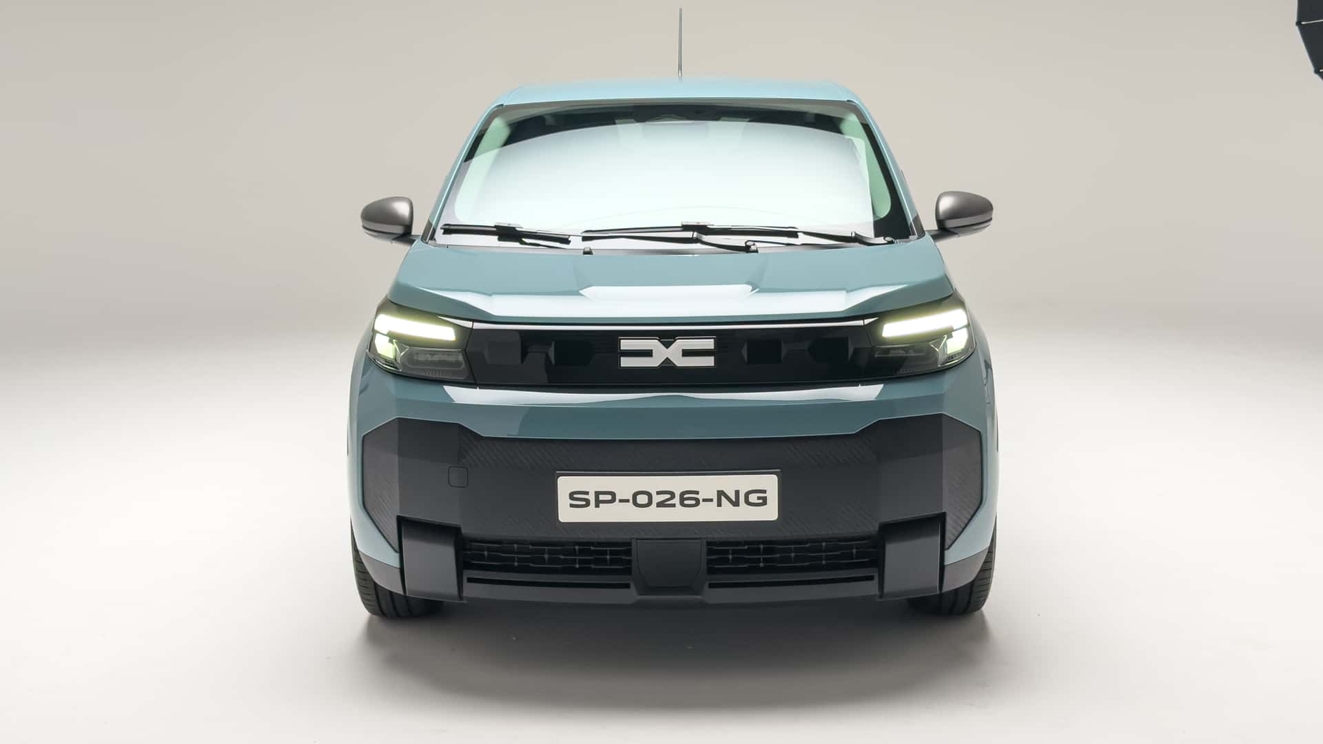 Dacia enthüllt in Paris: Neue Spring unter 18.000 € und Striker-Crossover unter 25.000 € – ist das die Elektro‑Revolution fürs Volk?
